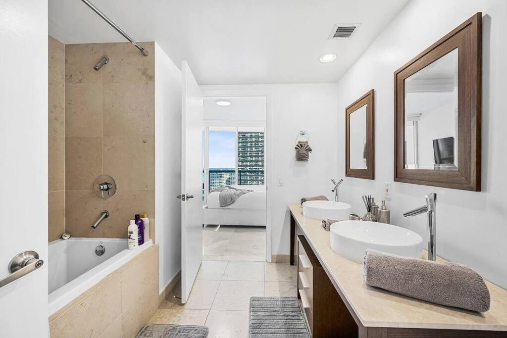Apartment Icon & W Waterfront 22nd Floor