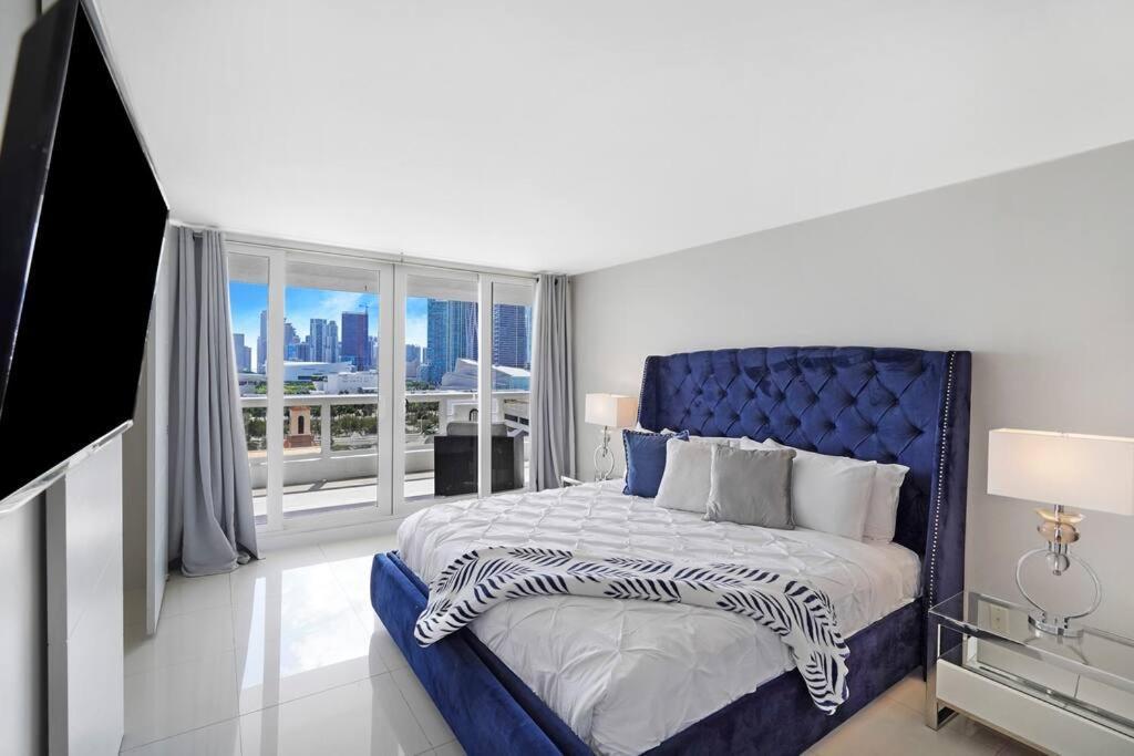 The Marilyn! Renovated And Amazing Skyline Views!