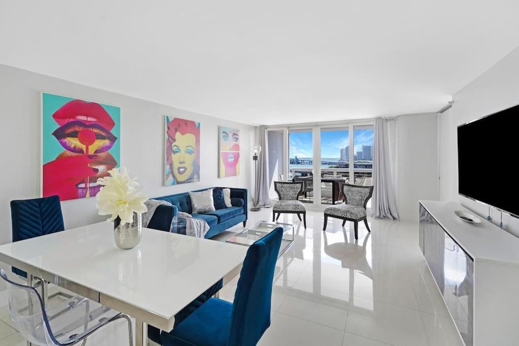 The Marilyn! Renovated And Amazing Skyline Views! Apartment *