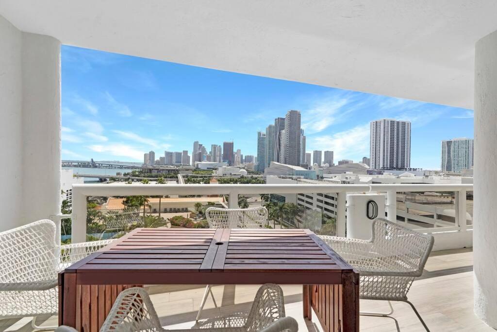 The Marilyn! Renovated And Amazing Skyline Views! *