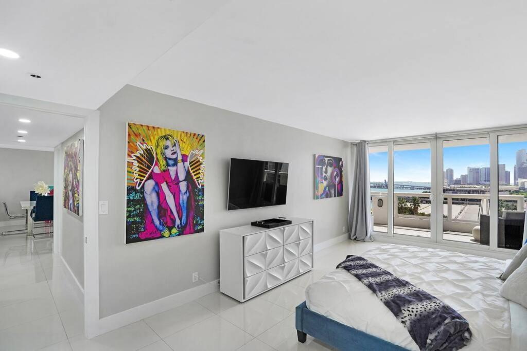 Apartment The Marilyn! Renovated And Amazing Skyline Views!
