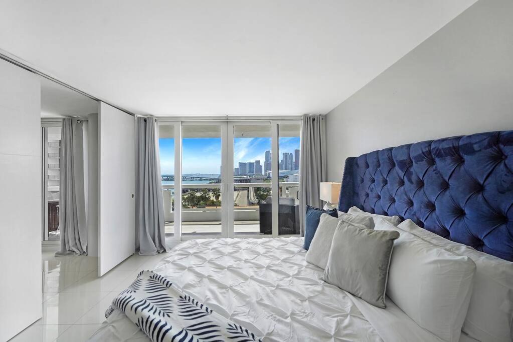 The Marilyn! Renovated And Amazing Skyline Views!