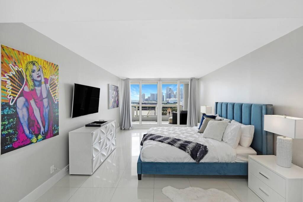 Apartment The Marilyn! Renovated And Amazing Skyline Views!