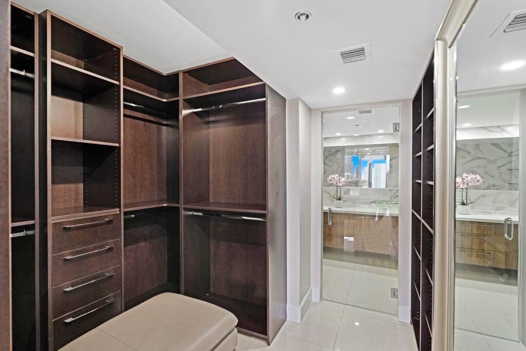 The Marilyn! Renovated And Amazing Skyline Views! Apartment *