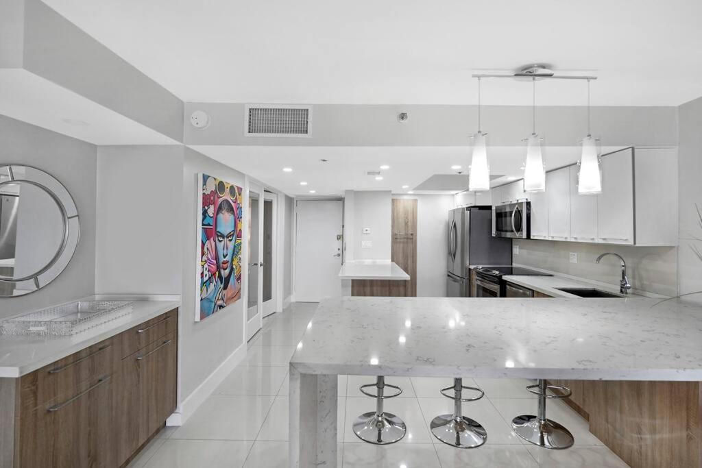 Apartment The Marilyn! Renovated And Amazing Skyline Views!