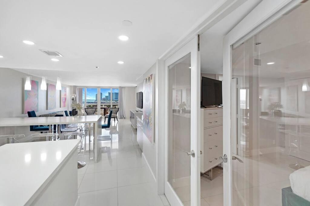 Apartment The Marilyn! Renovated And Amazing Skyline Views! *