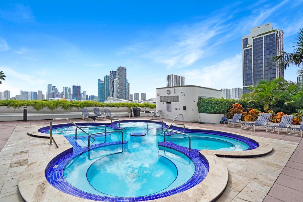 The Marilyn! Renovated And Amazing Skyline Views! Apartment