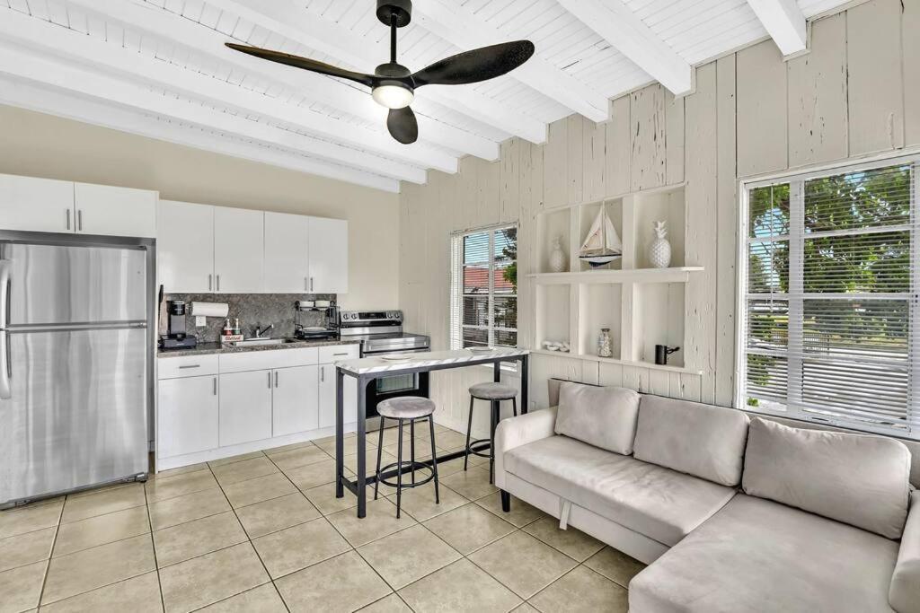 New Year And Charming Riverfront Stay! Apartment