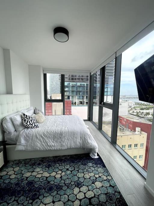 Apartment Luxury 2br Corner Downtown Mia Miami