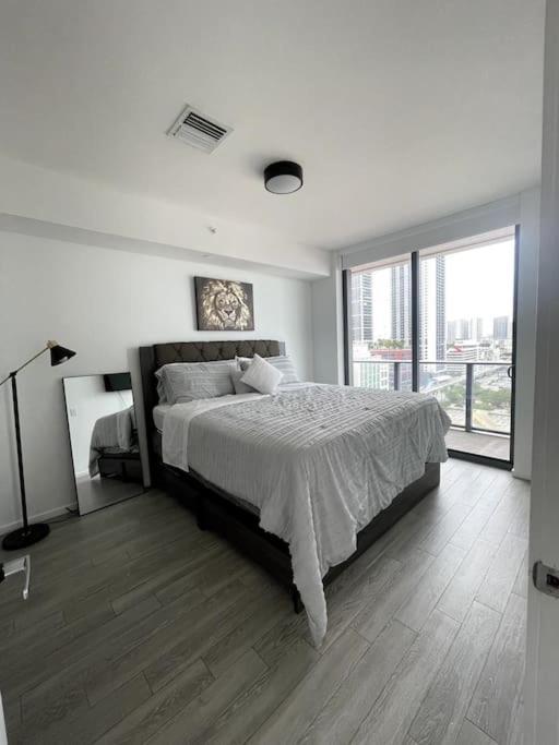 Luxury 2br Corner Downtown Mia *