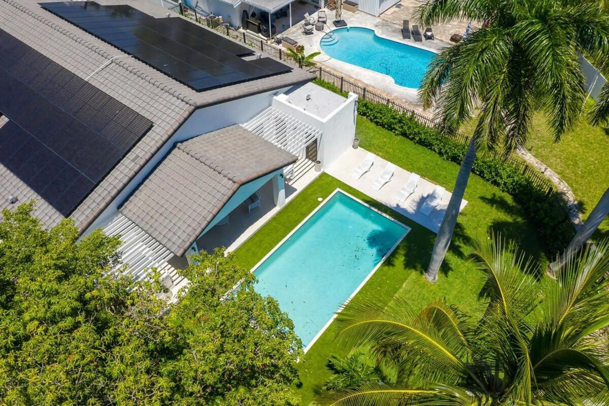 Super Modern Waterfront Paradise Near The Holiday home