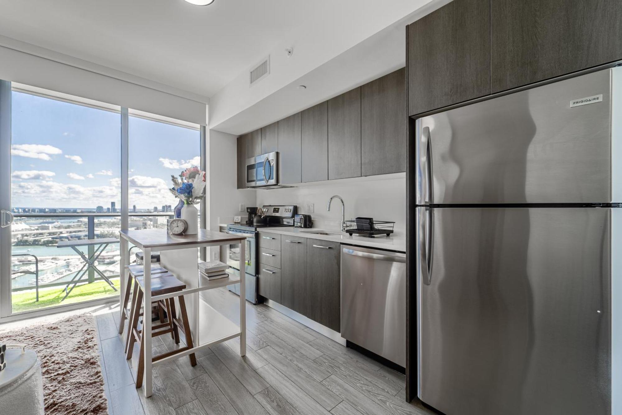 Tr 2 Bedroom, 1 Bedroom, And With Balconies *