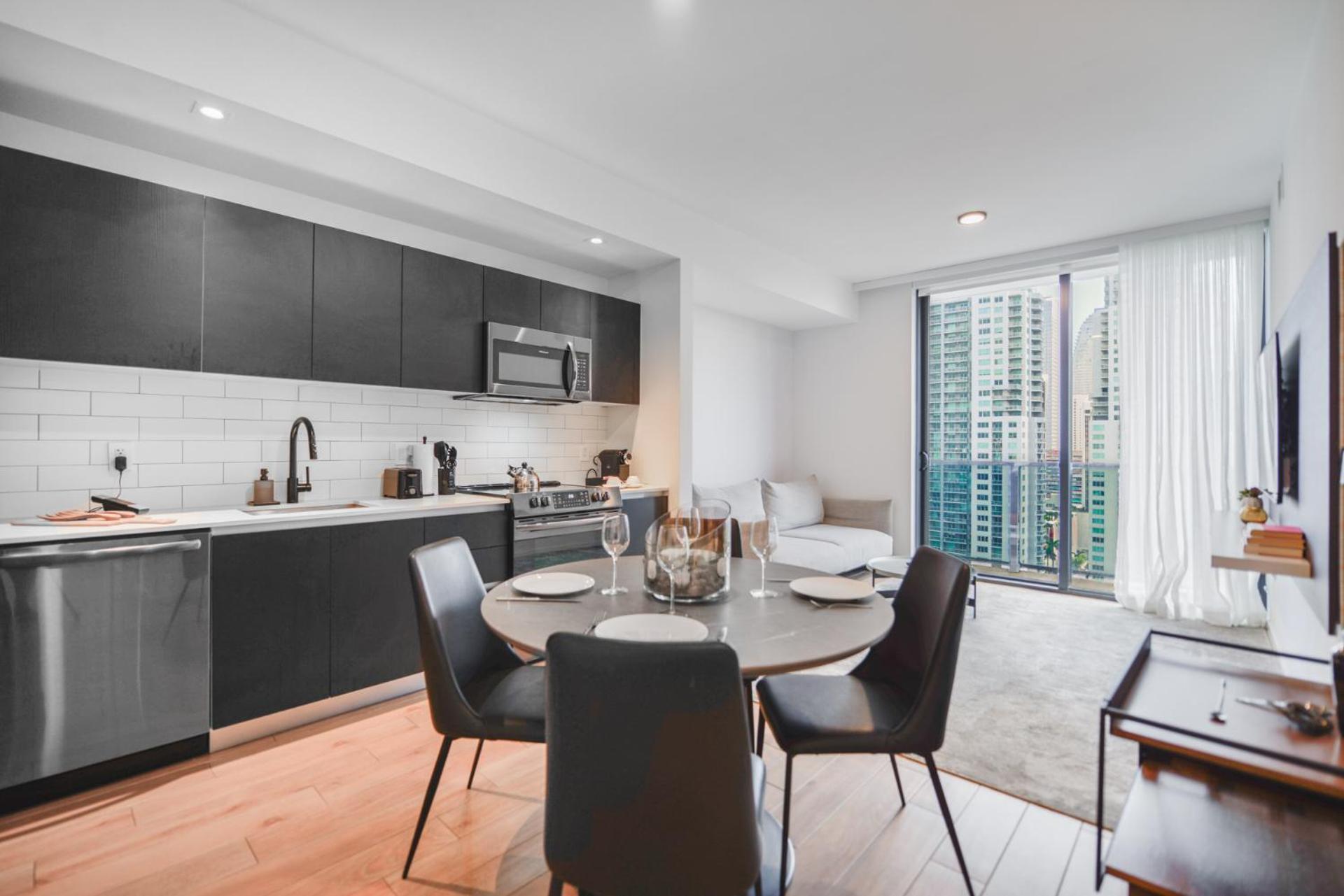 Breathtaking Views Near Bayfront Park Apartment Miami