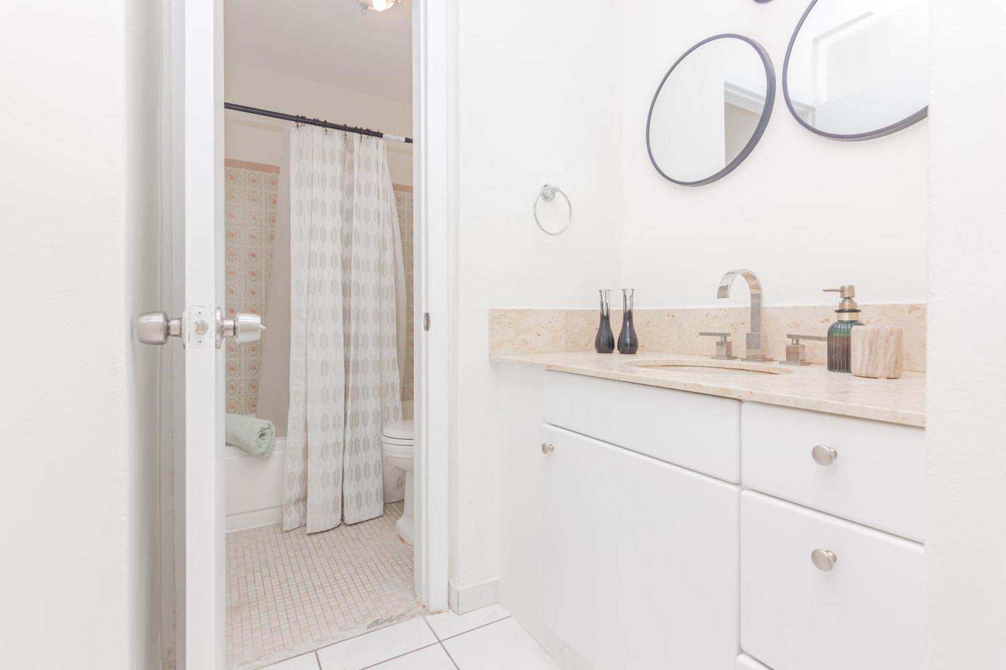One Bedroom - With Parking & Balcony - Heart Of Wynwood