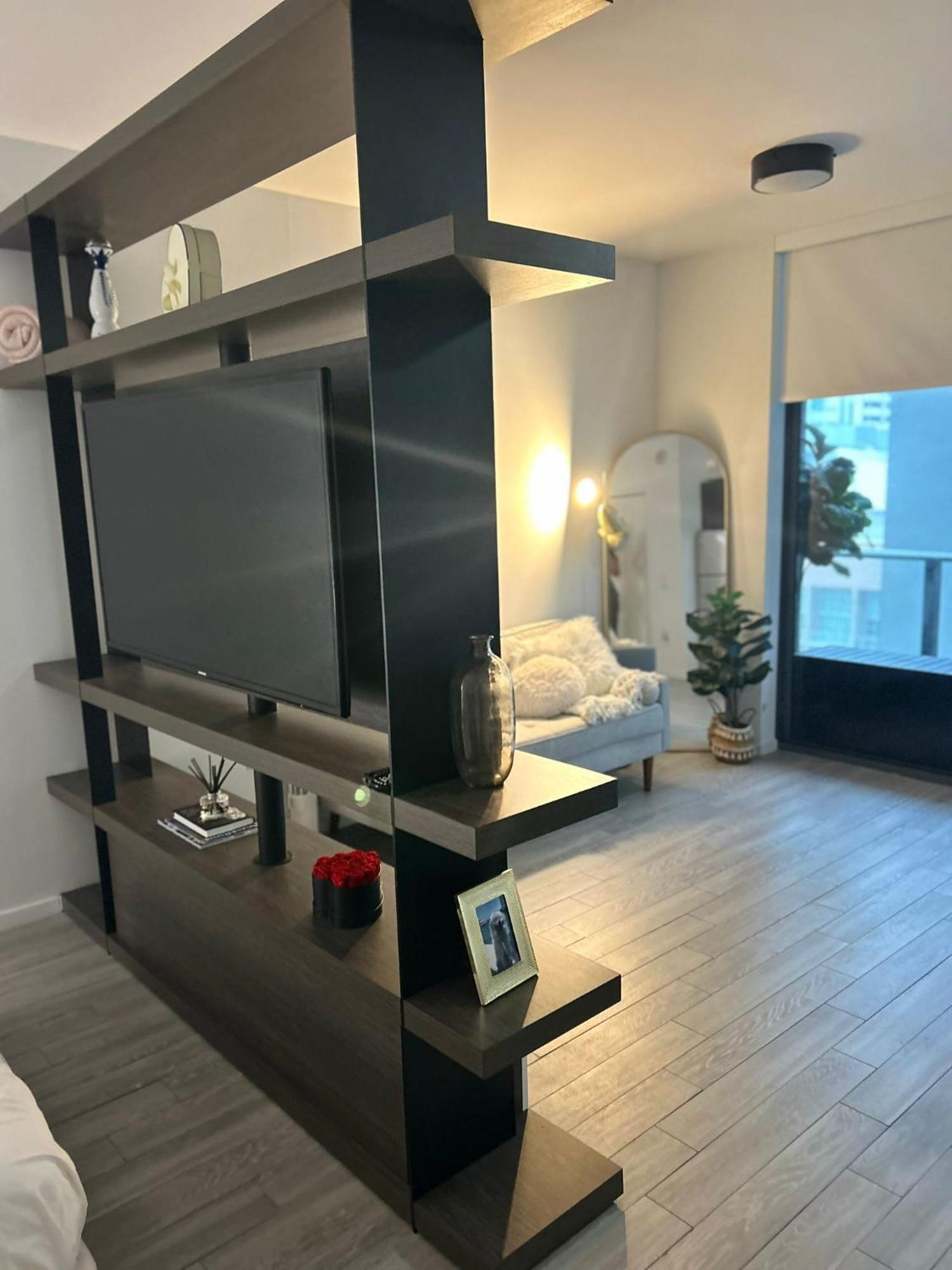 Lovely Unit * Miami