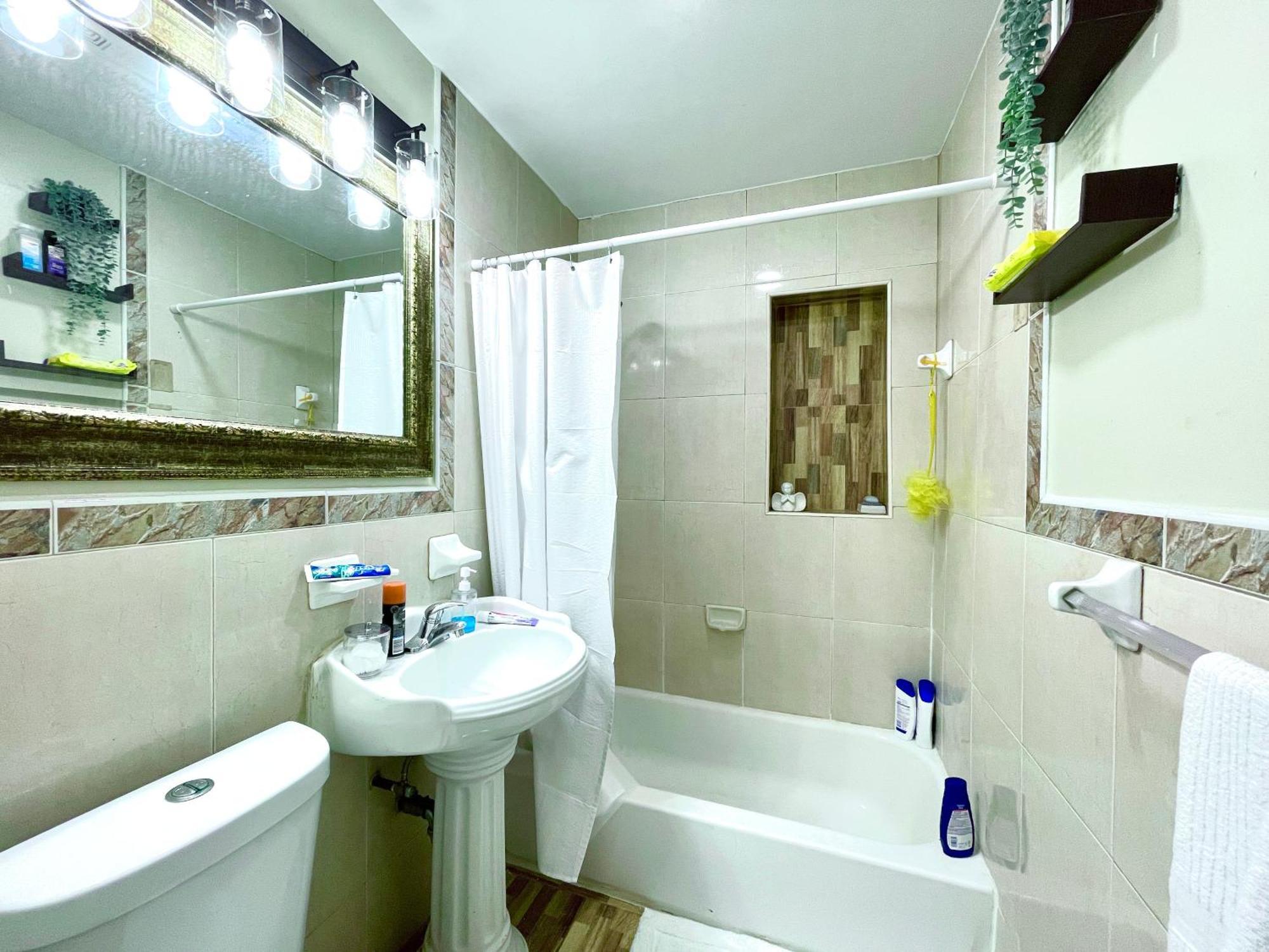 Akeyi Miami305 Private Bedrooms Homestay *