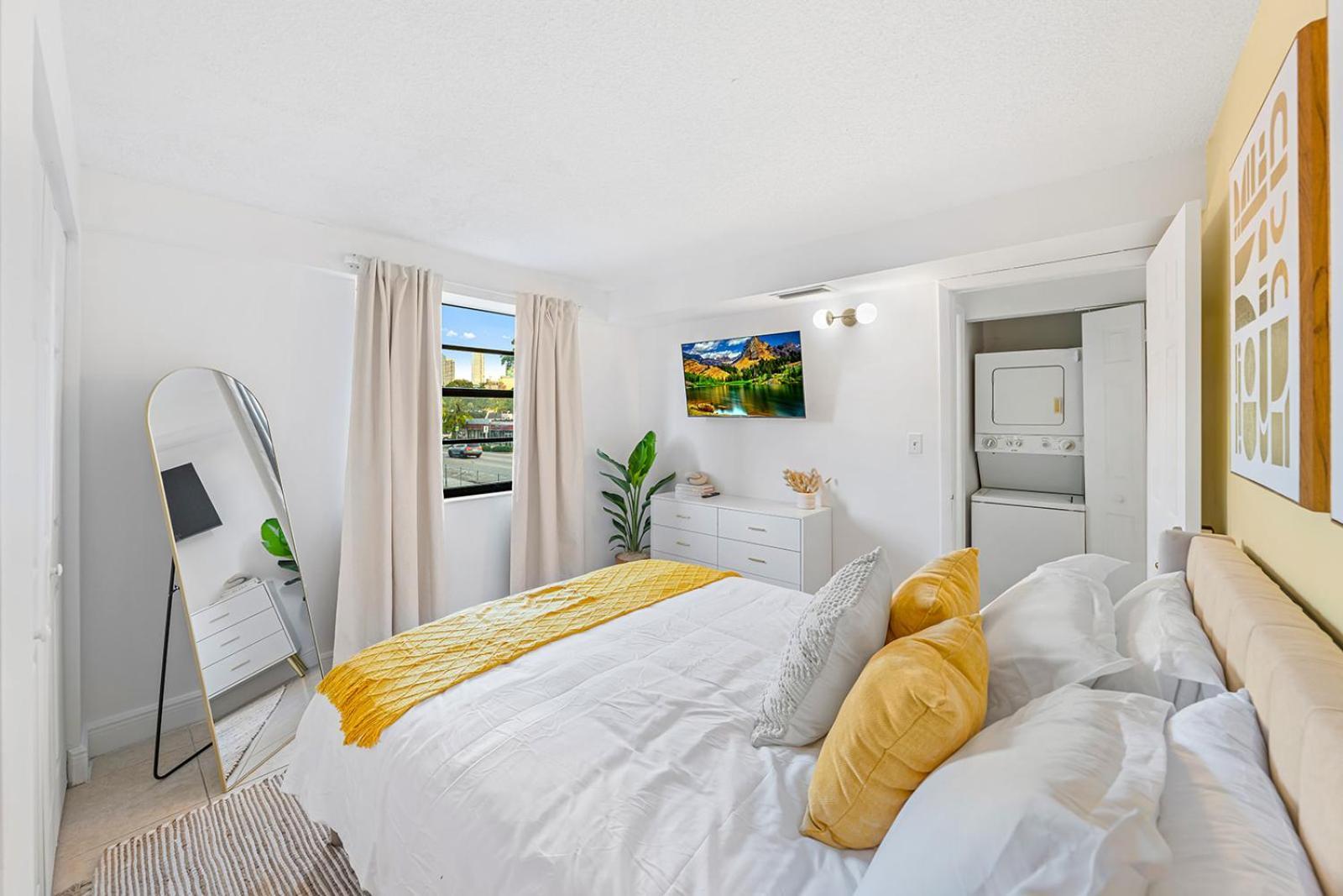 Vibrant 3br 2ba In Historic Little Havana Apartment *