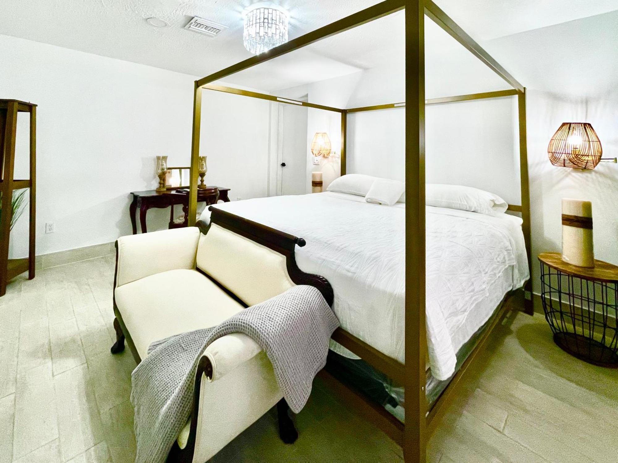 Akeyi Miami305 Private Bedrooms Homestay *