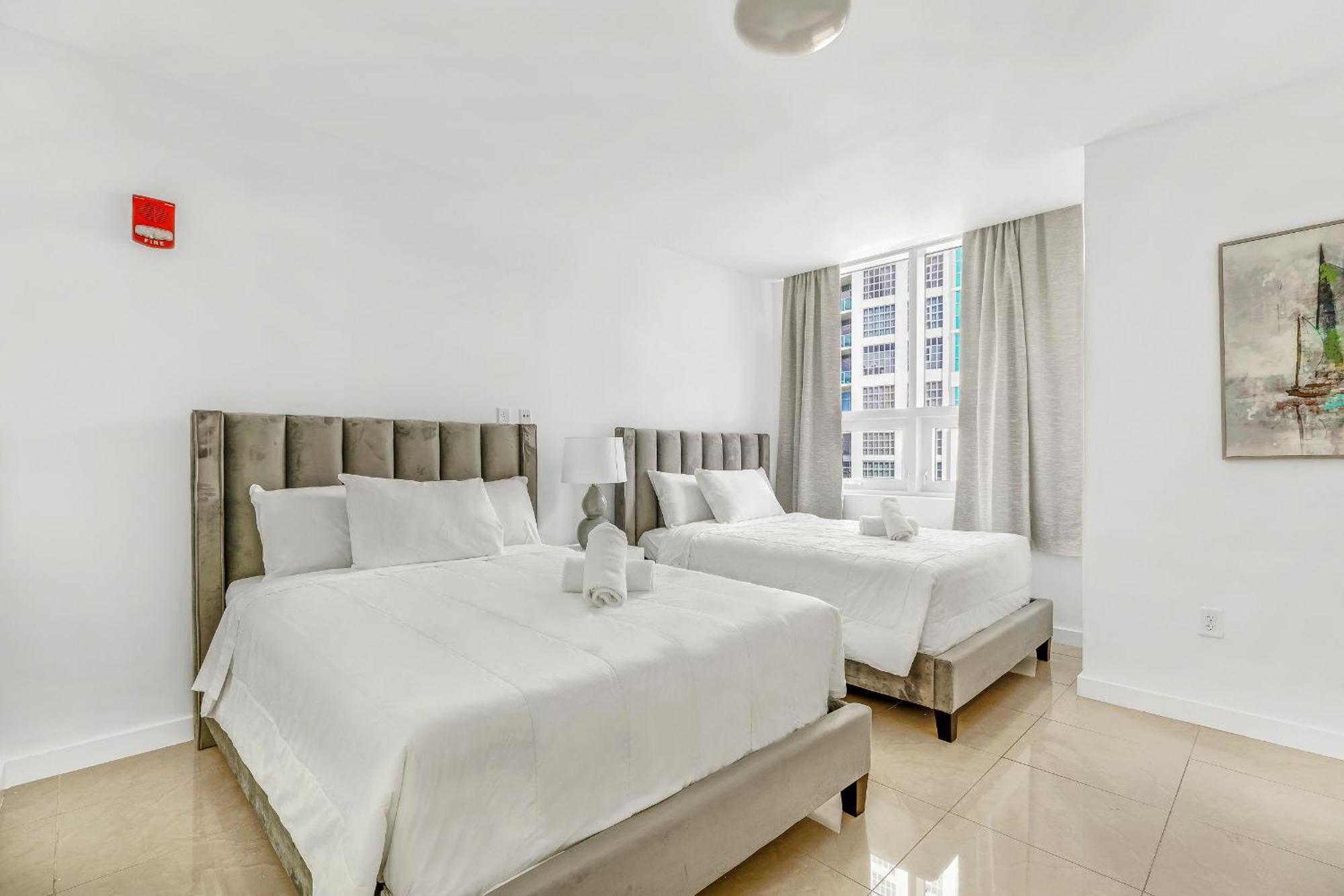 Modern 2-bd In The Heart Of Midtown Apartment *