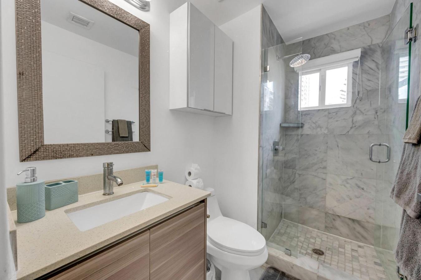 Subtle 2 Bed In Edgewater Near Downtown With Free Parking Apartment Miami