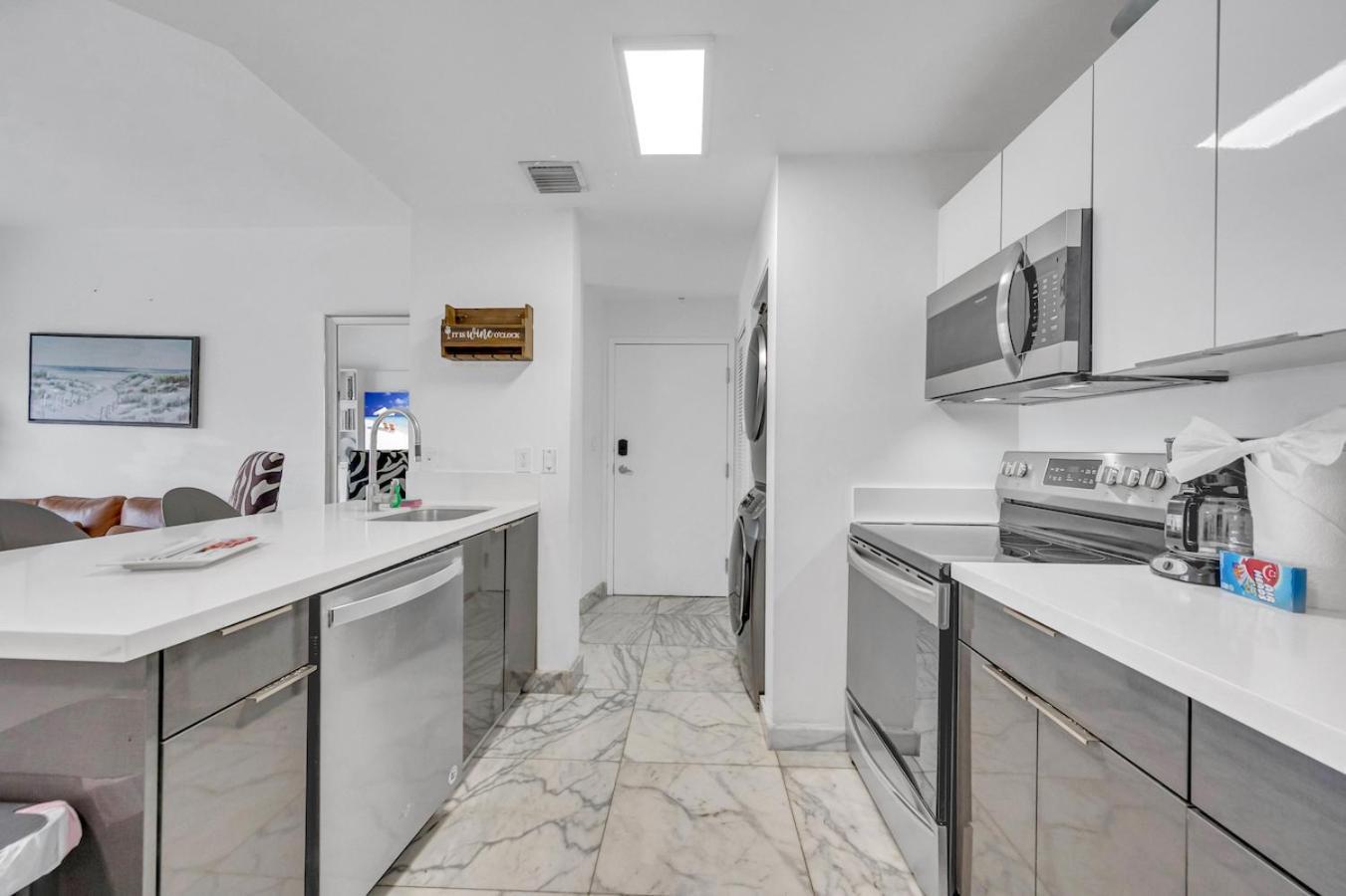 Subtle 2 Bed In Edgewater Near Downtown With Free Parking Apartment *