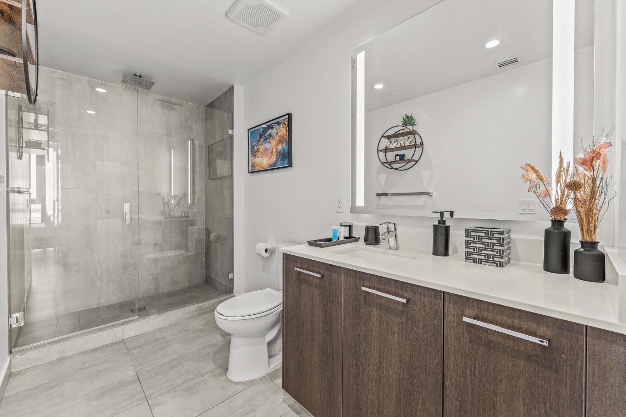 Tr 2 Bedroom, 1 Bedroom, And With Balconies Miami
