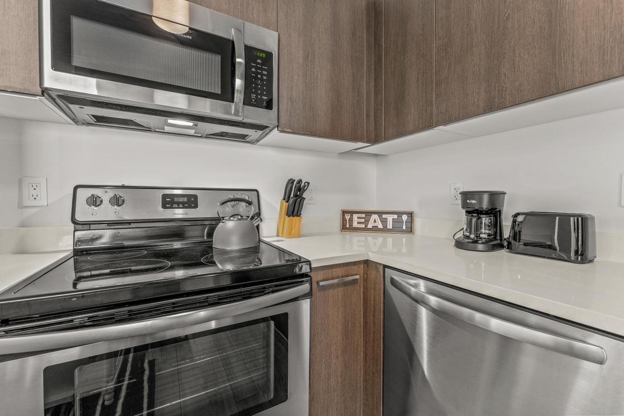 Tr 2 Bedroom, 1 Bedroom, And With Balconies *
