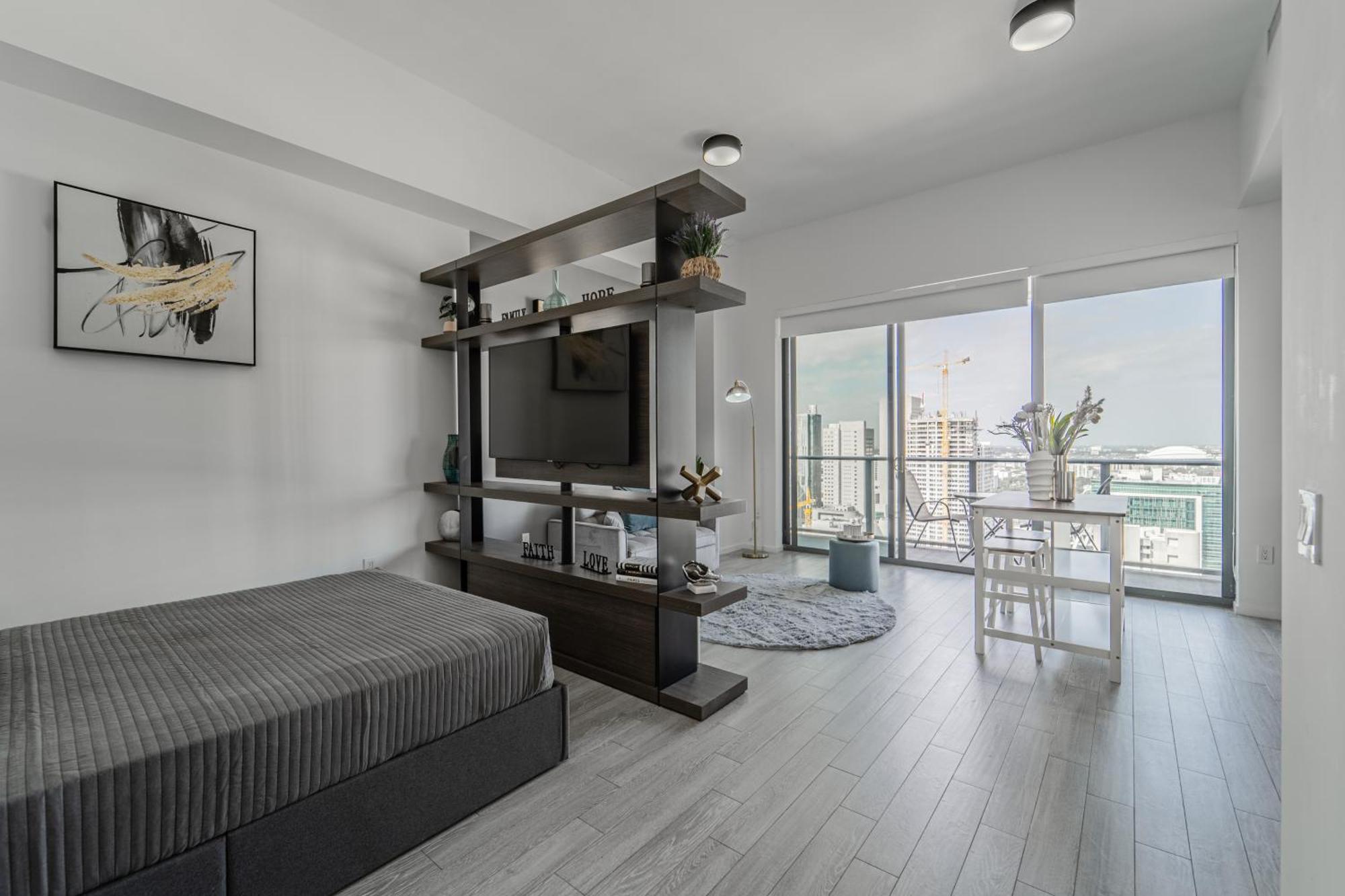 Tr 2 Bedroom, 1 Bedroom, And With Balconies