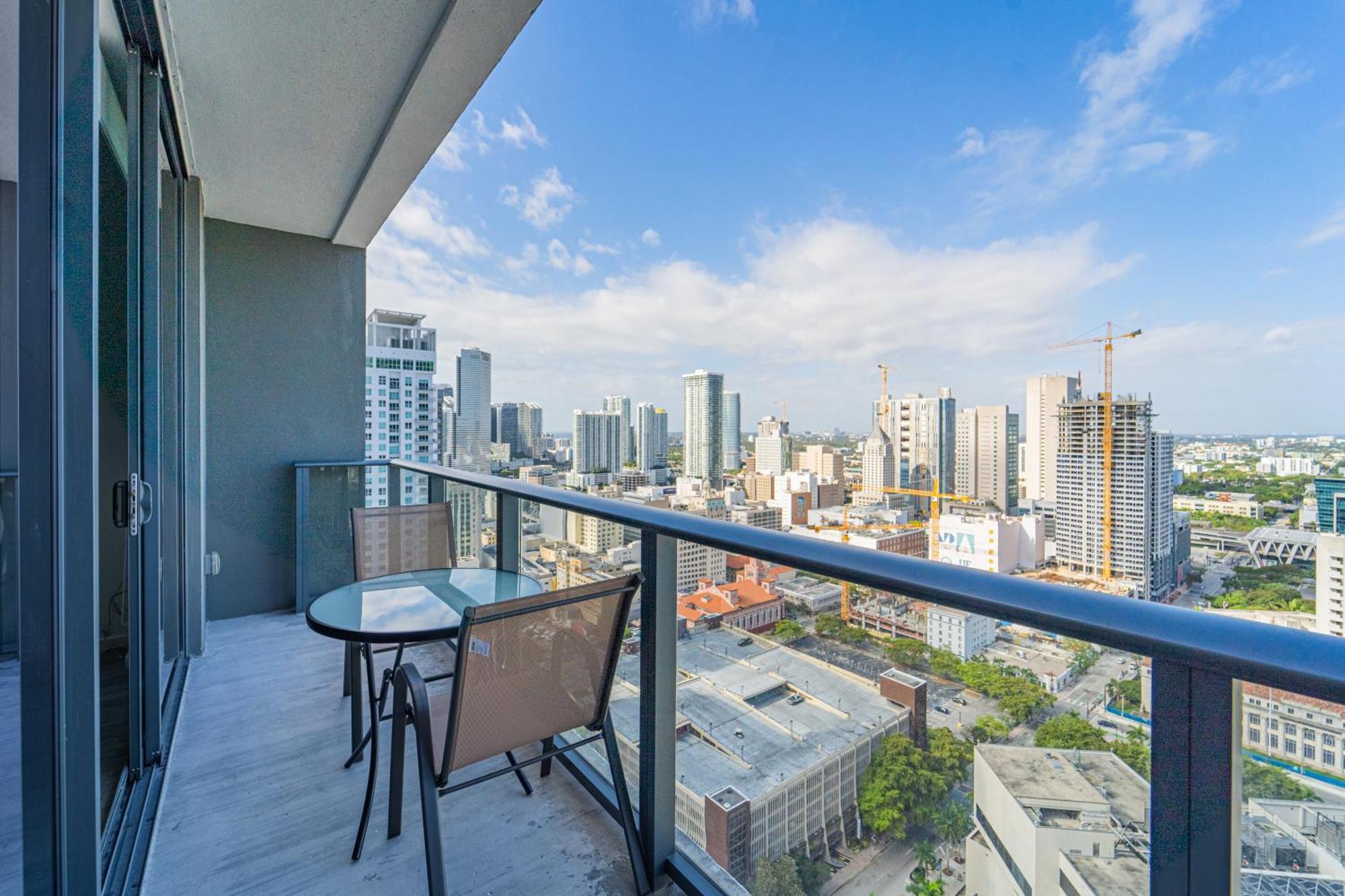 Apartment Tr 2 Bedroom, 1 Bedroom, And With Balconies Miami