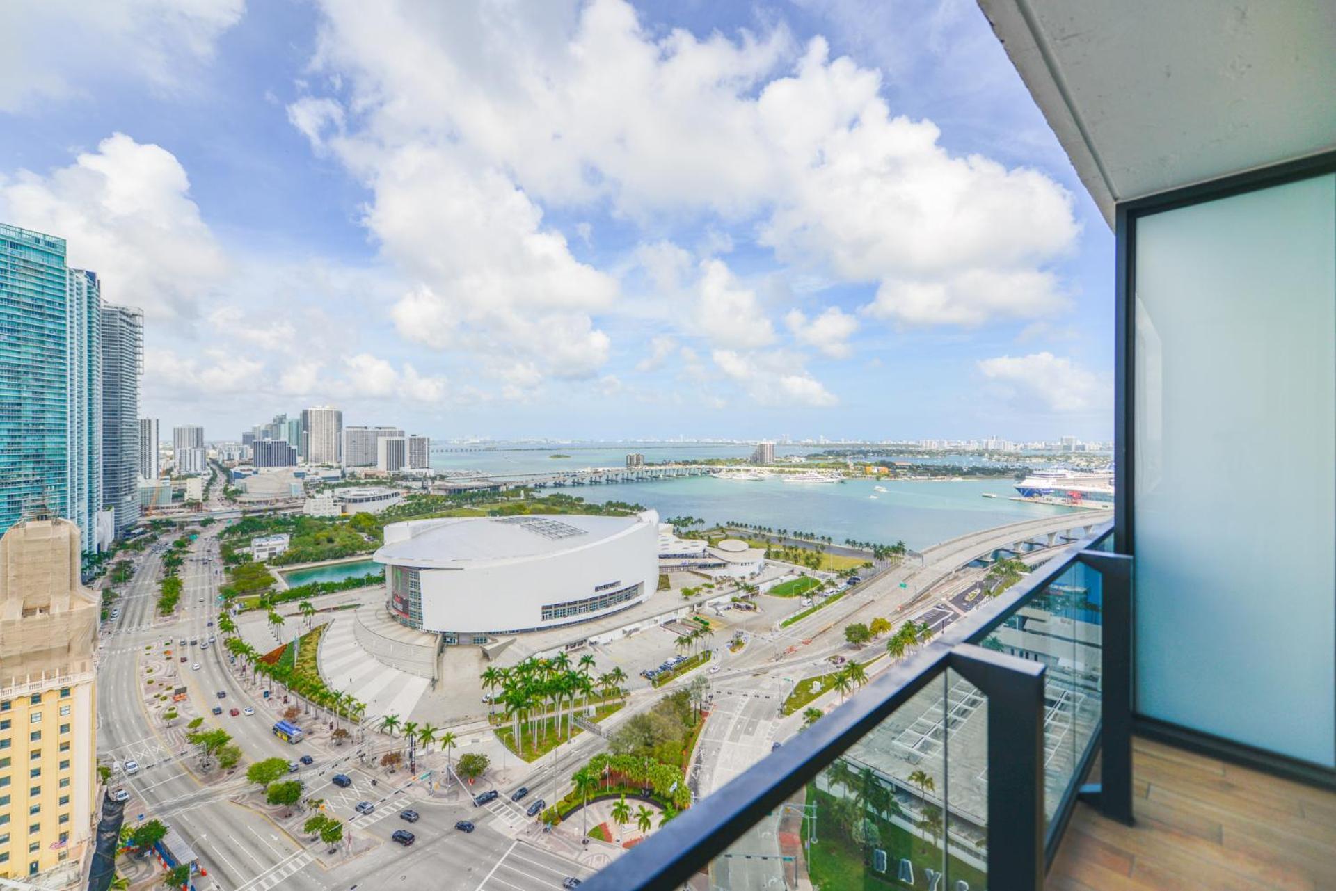 Prime Spot - Stunning Studio With Ocean And Bay Views Apartment