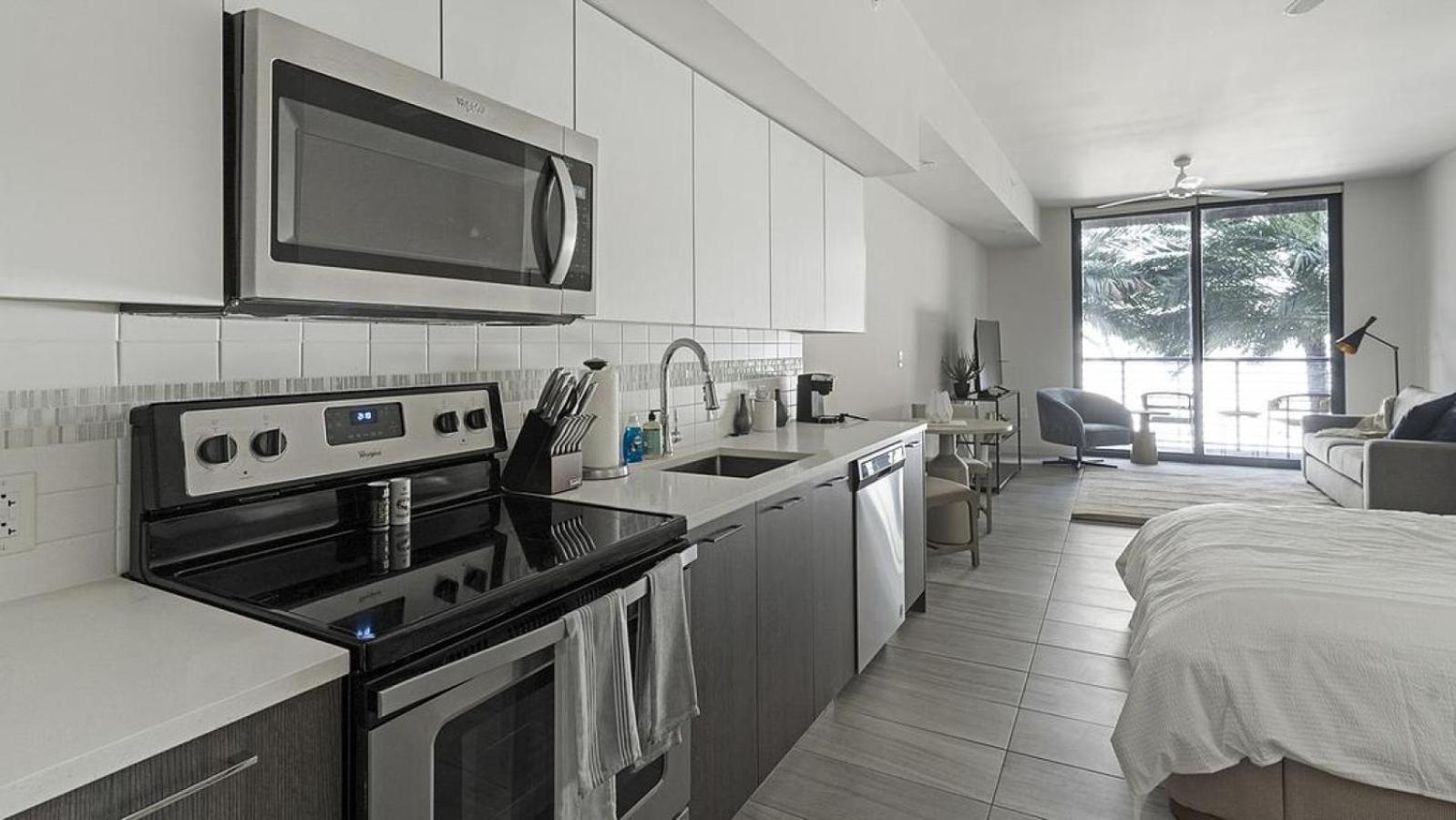 Landing - Modern With Amazing Amenities Apartment *
