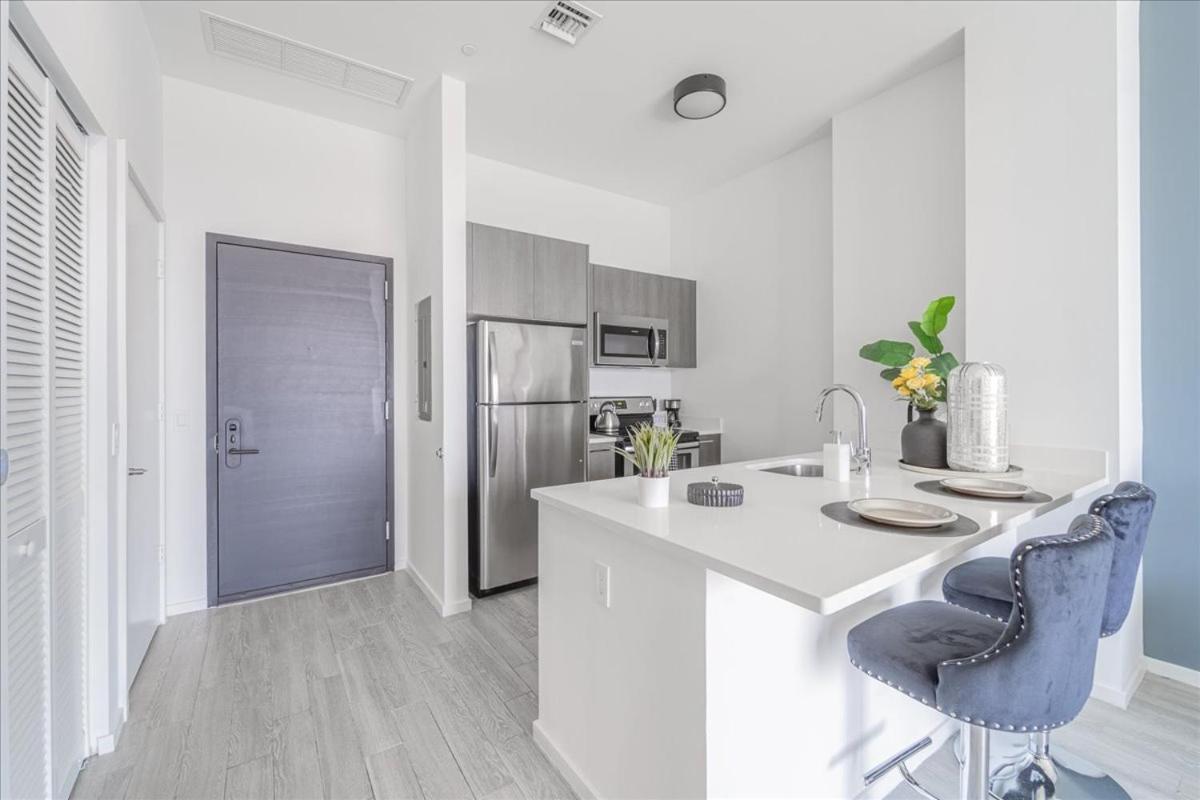 Tr 2 Bedroom, 1 Bedroom, And With Balconies