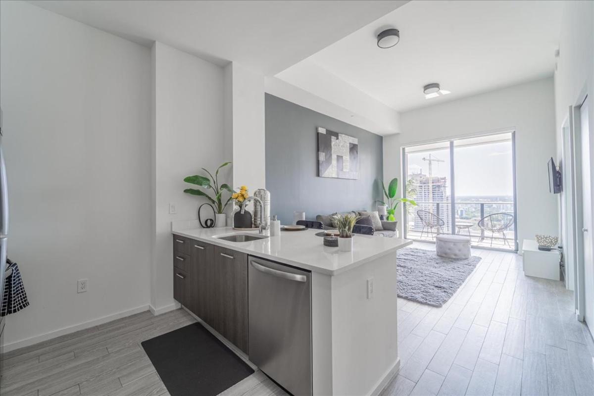 Apartment Tr 2 Bedroom, 1 Bedroom, And With Balconies *