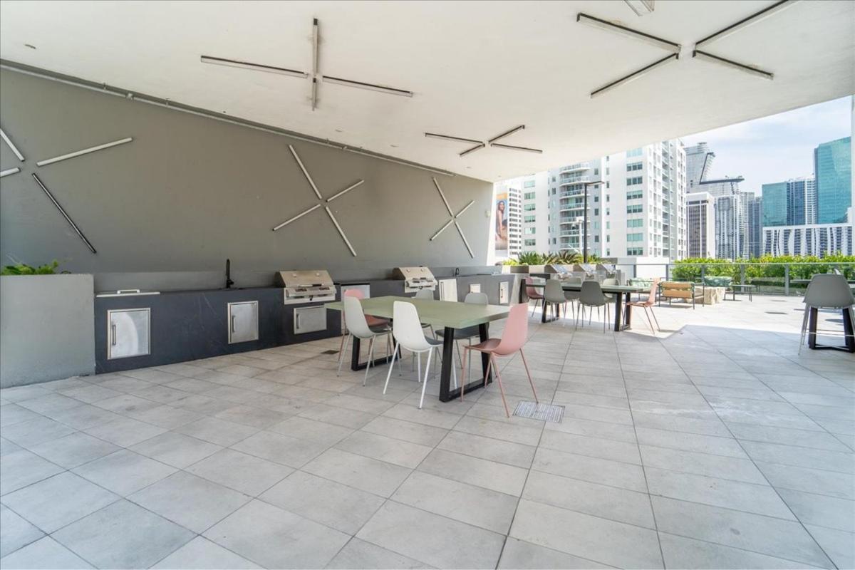 Tr 2 Bedroom, 1 Bedroom, And With Balconies *