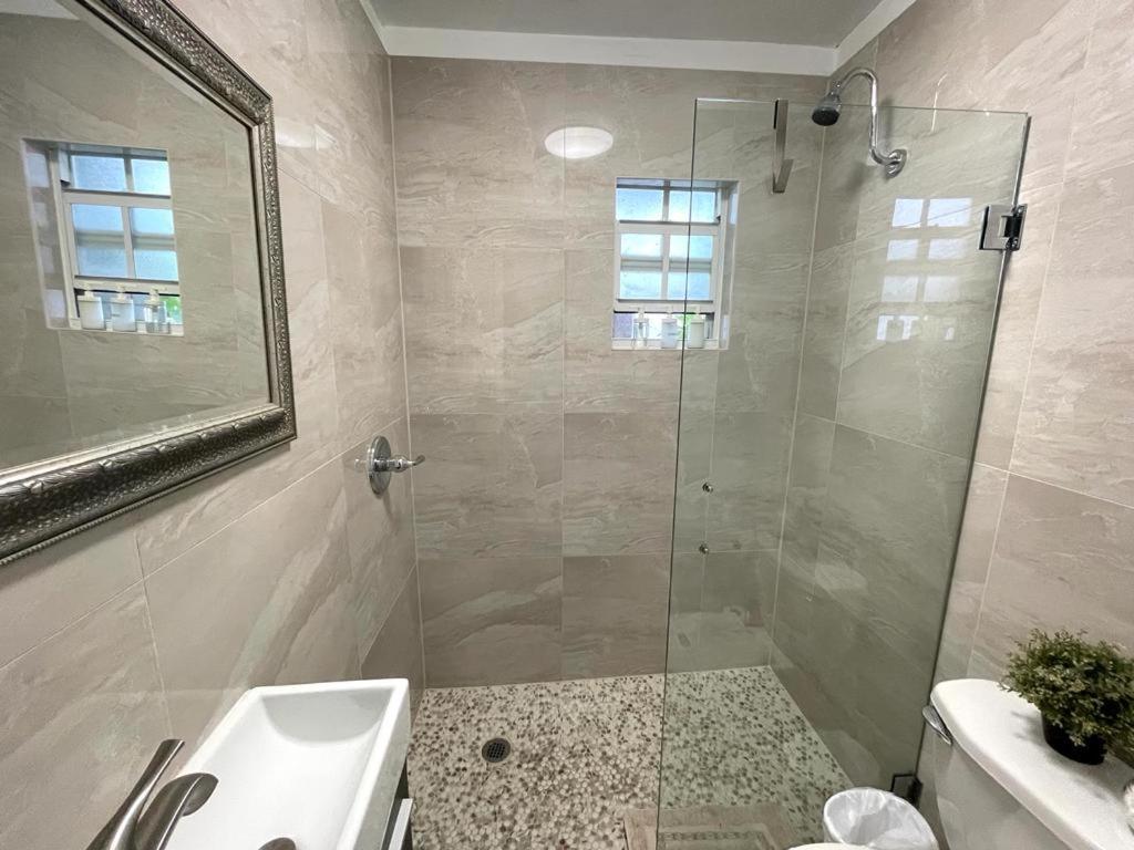 Cozy In The Heart Of Little Havana Homestay