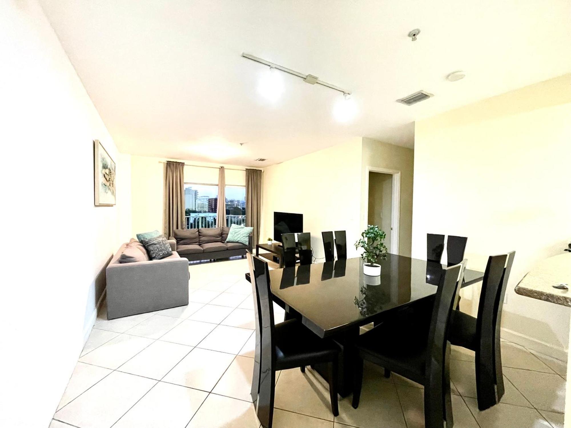 Private Bedroom In - Coral Gables 601 Homestay Miami