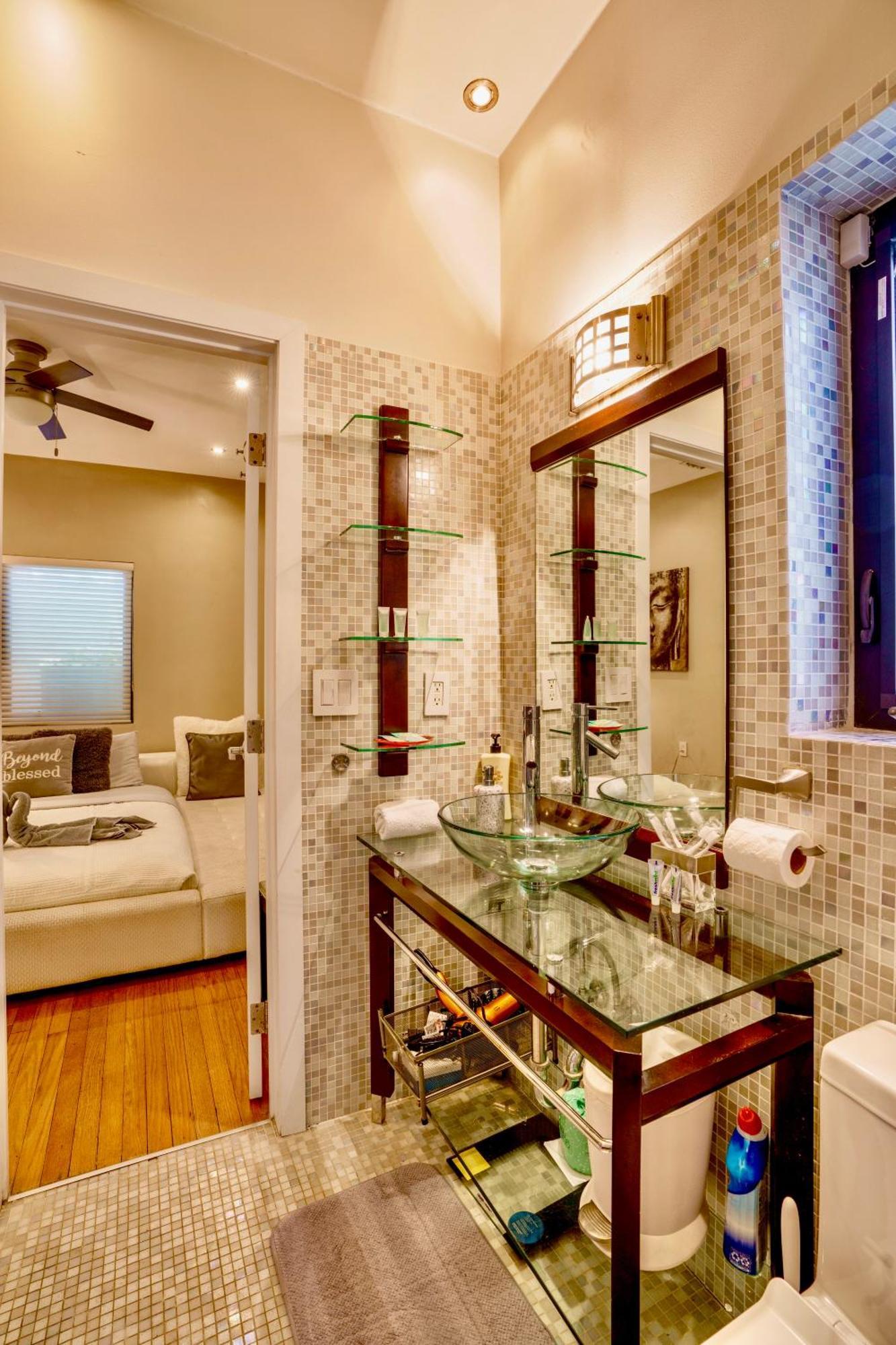 Seaside Haven: Gated 2-bedroom With Den And Parking *