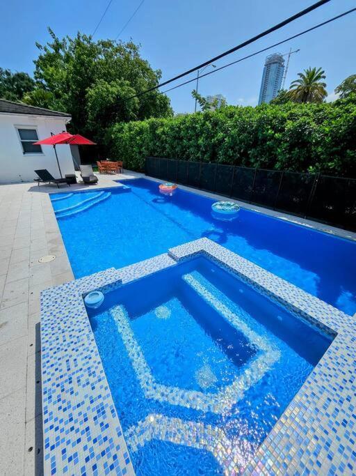 Brickell Enclave Sunny Retreat With Pool Villa