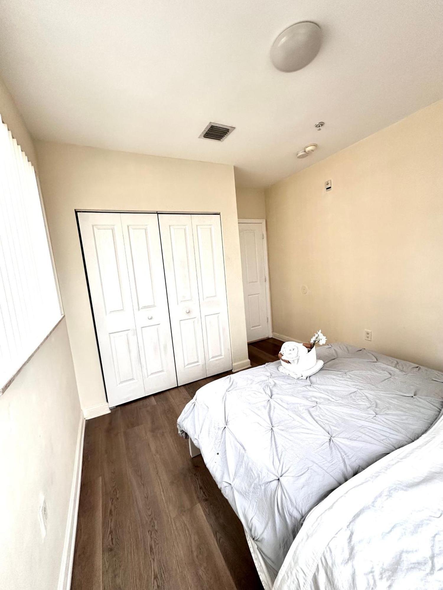 Private Bedroom In - Coral Gables 601 Homestay Miami