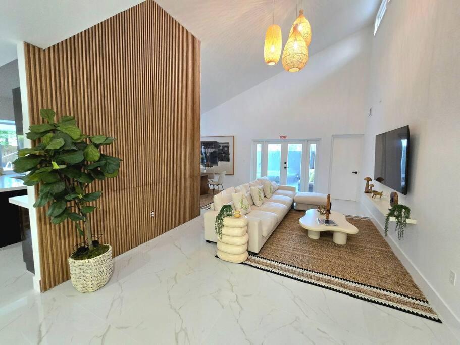 Sunset Retreat At Heart Of With Pool *