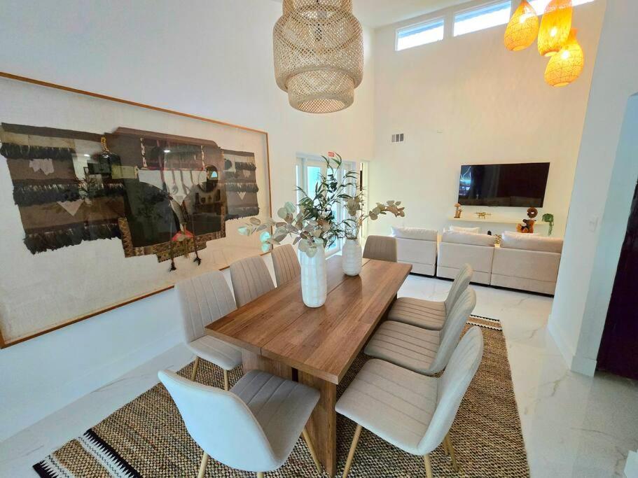 Sunset Retreat At Heart Of With Pool * Miami