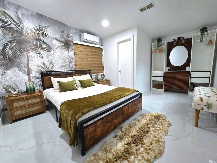 Sunset Retreat At Heart Of With Pool Villa