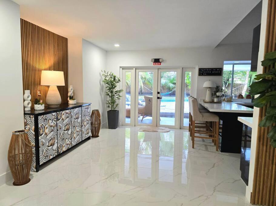 Sunset Retreat At Heart Of With Pool *