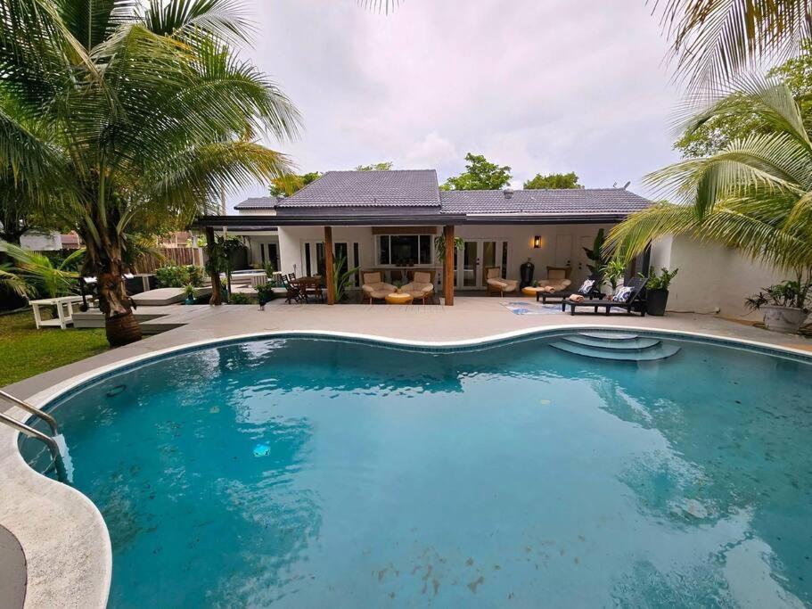 Sunset Retreat At Heart Of With Pool