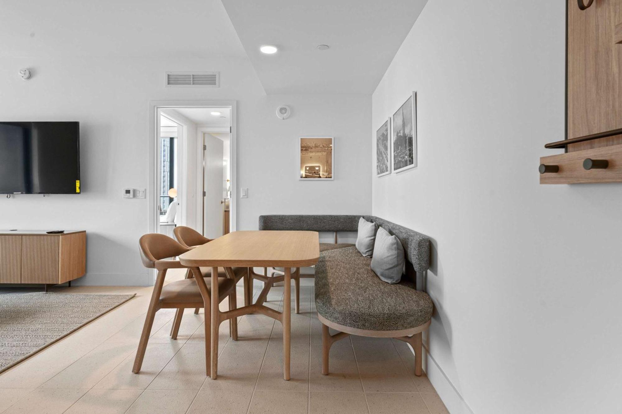 Bayside Breeze - Downtown Luxury Tower