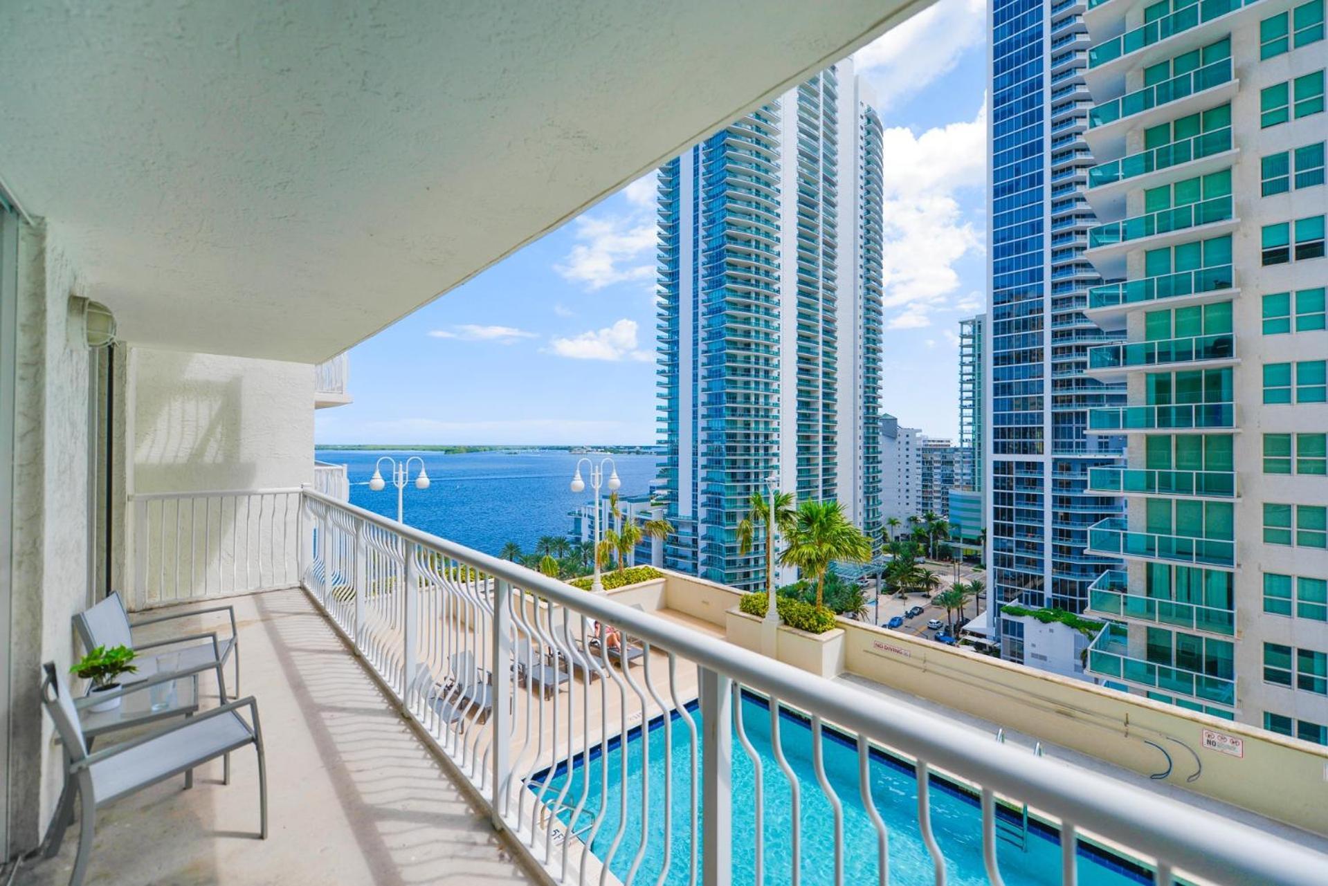 Ocean View Exquisite 1 Bedroom With Free Parking Apartment *