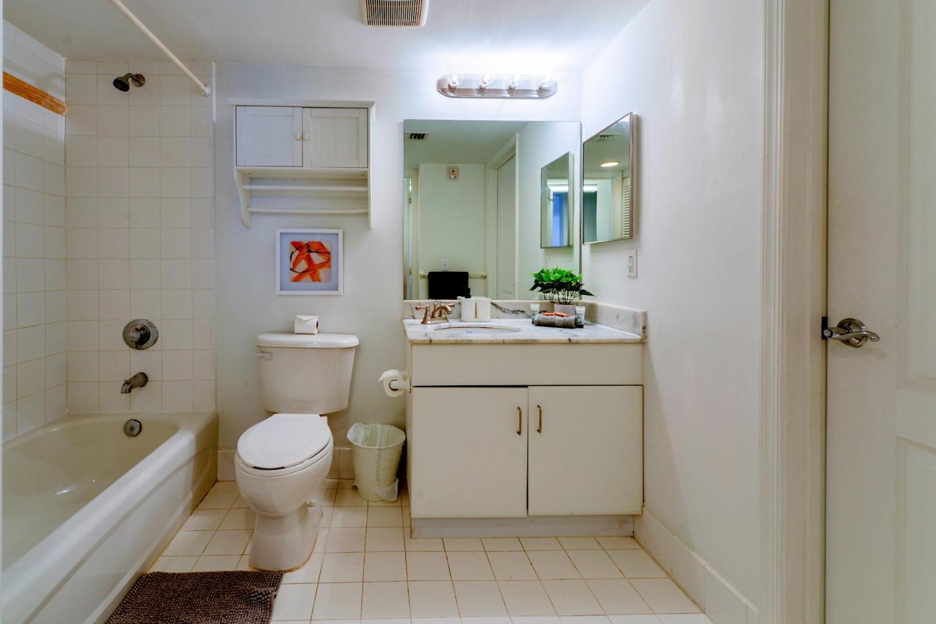Ocean View Exquisite 1 Bedroom With Free Parking Apartment *