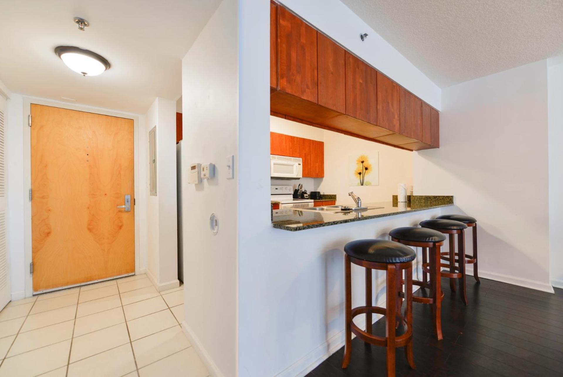 Ocean View Exquisite 1 Bedroom With Free Parking *