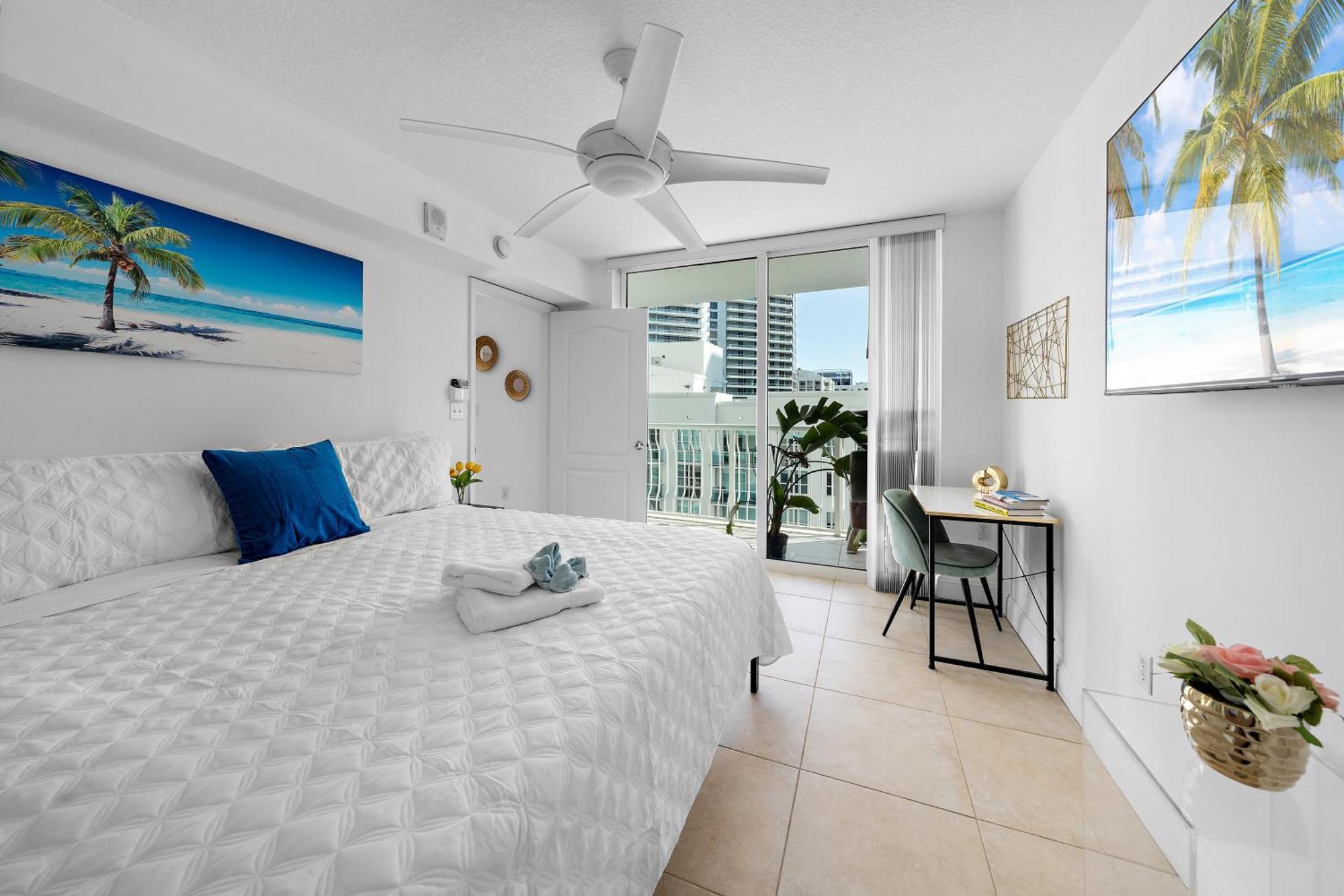 Apartment Stylish 2br With Skyline Views, Free Parking, Sleeps 8 Miami