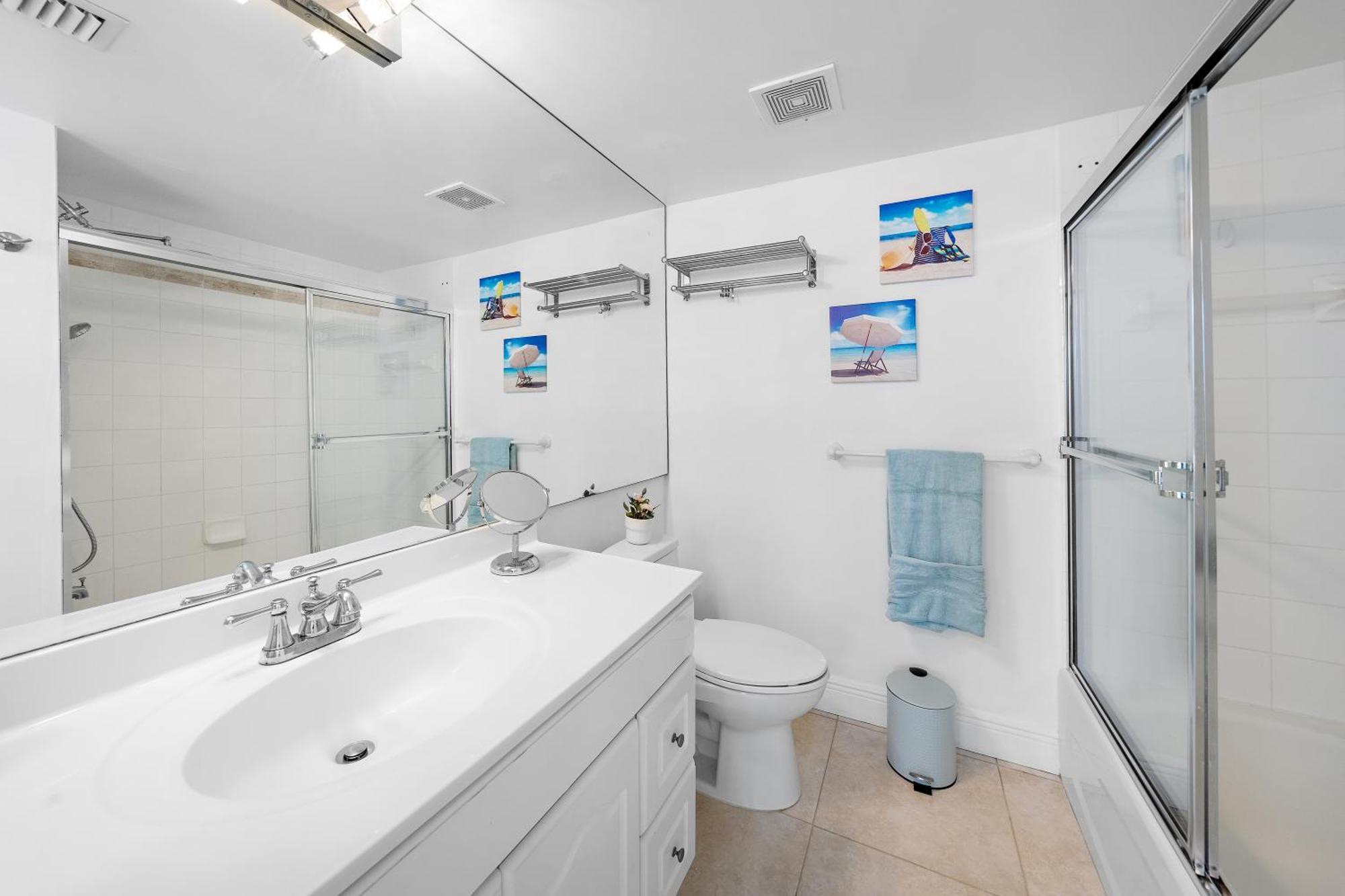 Stylish 2br With Skyline Views, Free Parking, Sleeps 8 *